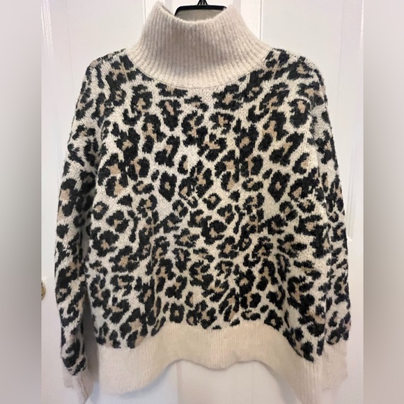 NWT LOFT Petites M Leopard Print Turtleneck Sweater Cream Long Sleeve - Picture 5 of 8